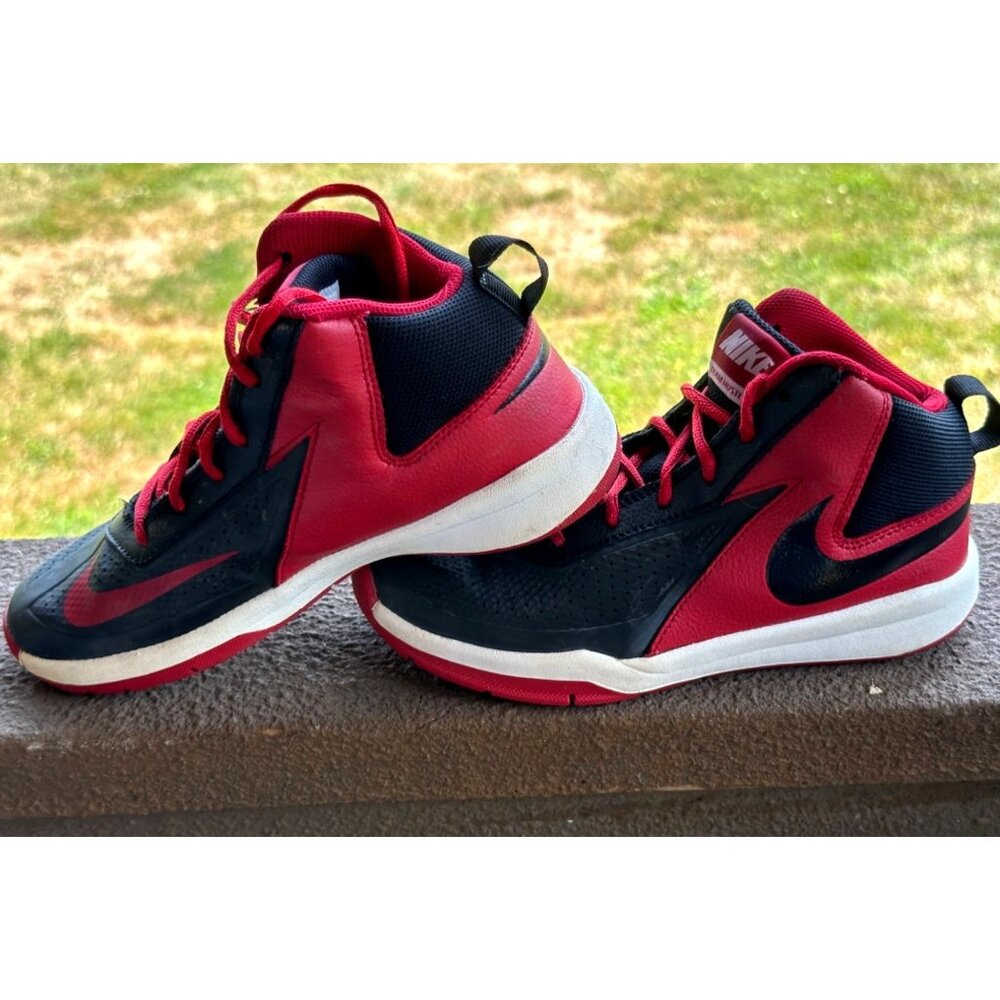 Nike Team Hustle D7 Basketball Kids Shoes Size 4 Youth Sports School Sneakers